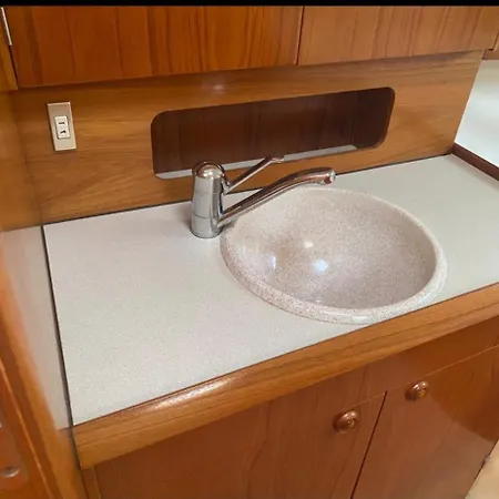 Πλωτό κατάλυμα Emem Calheta (Madeira)