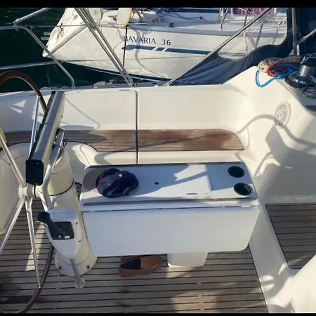 Πλωτό κατάλυμα Emem